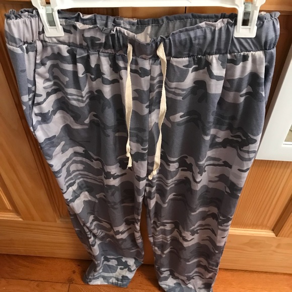 amaryllis camo pants